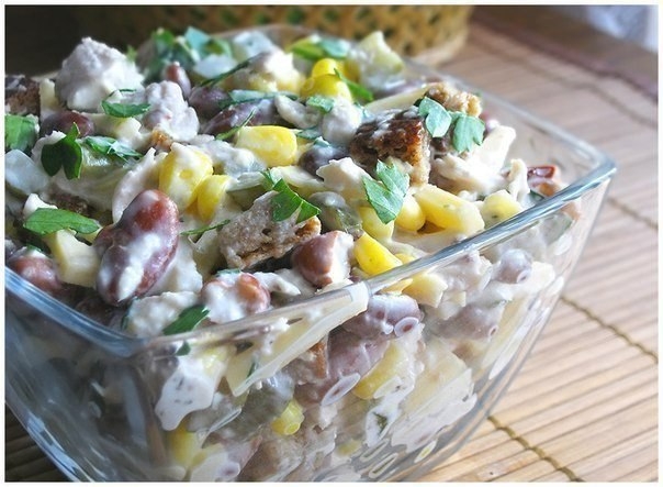 Салат с курицей, фасолью и сыром Салат с курицей, фасолью и сыром