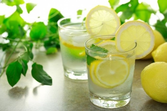 5 причин выпить воду с лимоном натощак утром