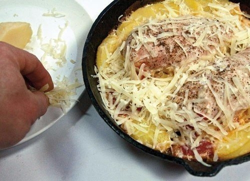 Куриные грудки, запеченные в сливках под сыром Куриные грудки, запеченные в сливках под сыром