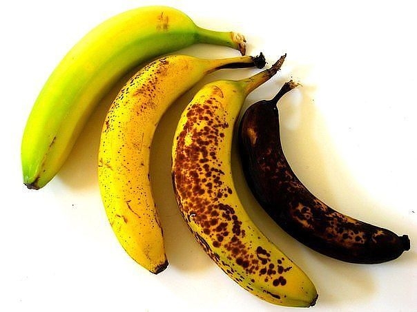 Какие бананы надо есть: зеленые или с темными точками?