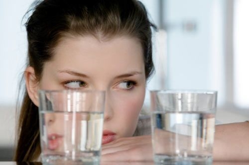 5 причин не запивать еду водой.
