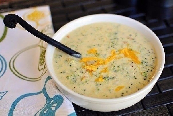 Суп-пюре из брокколи с сыром.