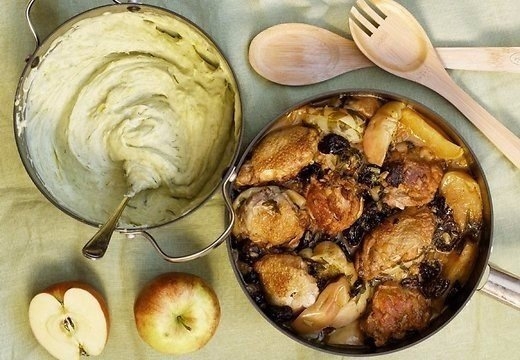 Куриное филе с яблоками и черносливом Куриное филе с яблоками и черносливом