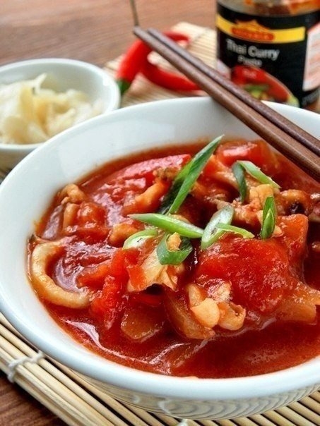 Томатный суп с кальмарами Томатный суп с кальмарами
