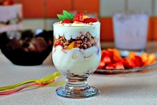 Фруктовый завтрак-десерт с йогуртом