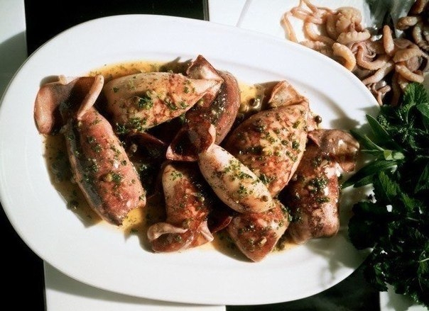 Кальмары, фаршированные грибами и сыром Кальмары, фаршированные грибами и сыром