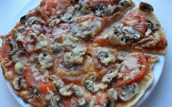 Диетическая пицца с курицей и грибами