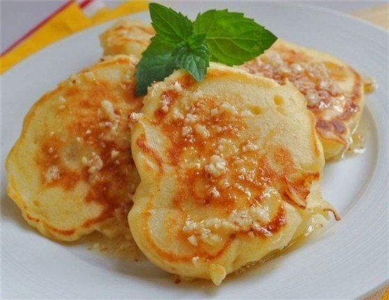 Кефирные оладьи с яблоками 155кк/100гр. Кефирные оладьи с яблоками 155кк/100гр.