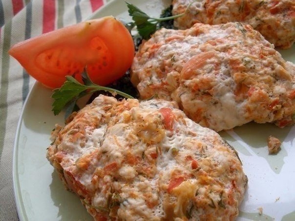 Куриные паровые котлеки под соусом Куриные паровые котлеки под соусом