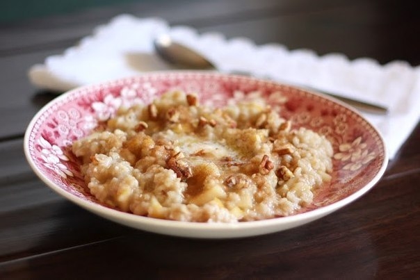 Овсянка с яблоками и корицей к завтраку Овсянка с яблоками и корицей к завтраку