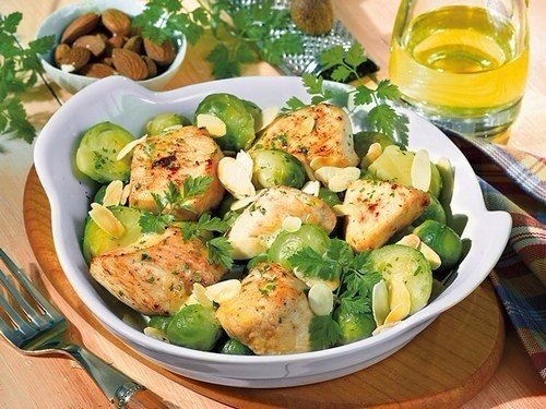 Куриное филе, жаренное с брюссельской капустой! Куриное филе, жаренное с брюссельской капустой!