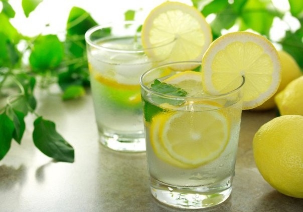 Начинаем день со стакана воды с лимоном