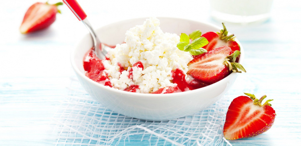 ЧЕМ ПОЛЕЗЕН ТВОРОГ И СКОЛЬКО БЕЛКА В ТВОРОГЕ